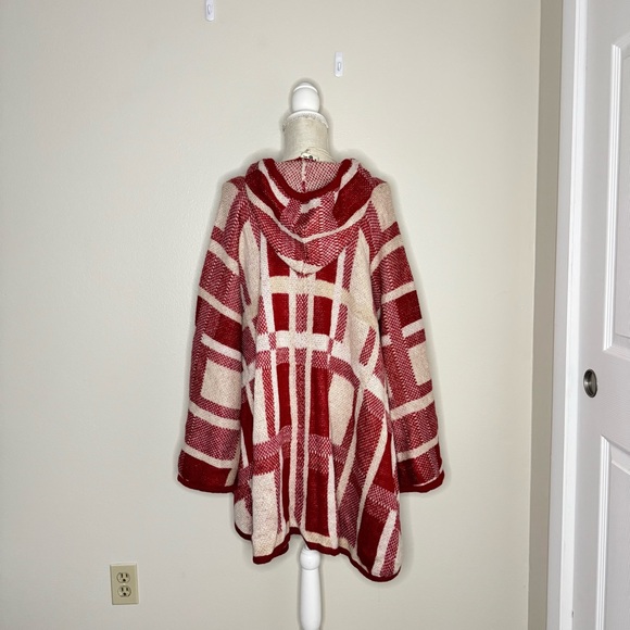 SHOW ME YOUR MUMU | Red Kellan Poncho - Picture 4 of 4